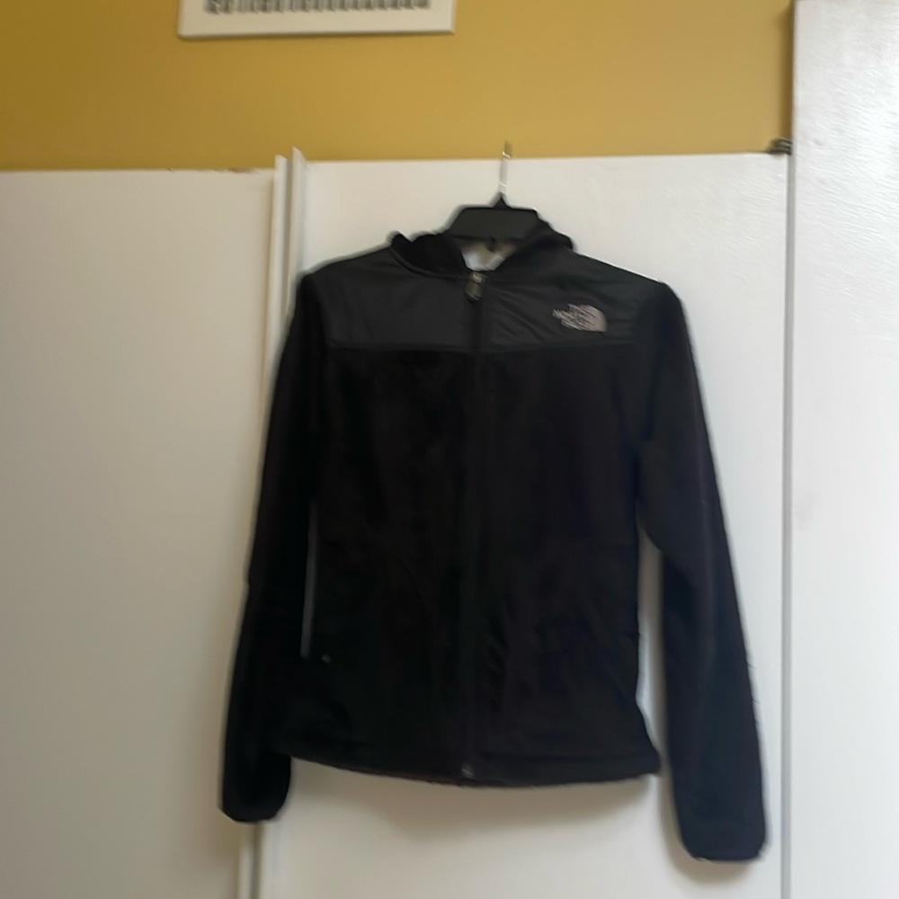 Cute north face fleece jacket with hood.
